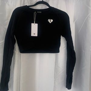 NWT-Women’s Best brand activewear, long-sleeve crop top